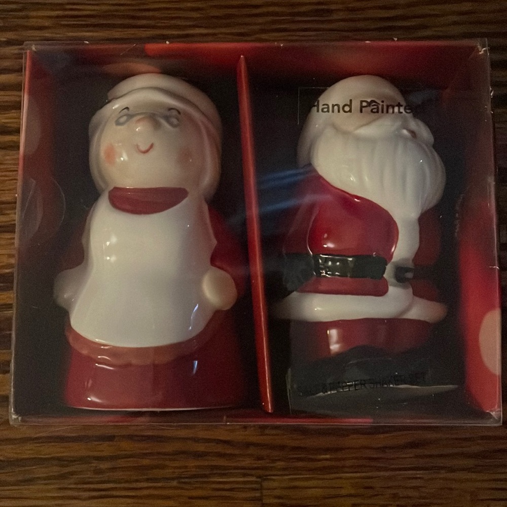 St Nicholas Square Santa and Mrs salt and pepper shakers